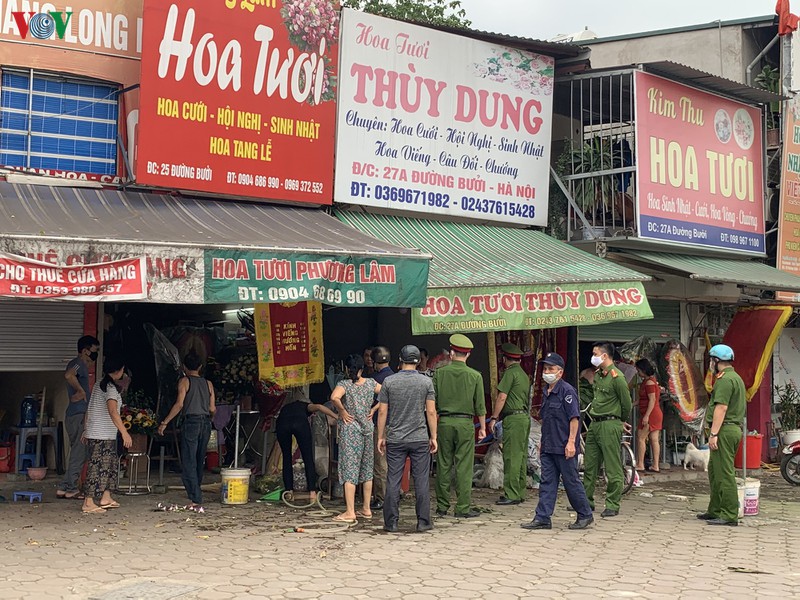 ha noi xu ly nhieu nguoi co tinh khong deo khau trang noi cong cong hinh 7