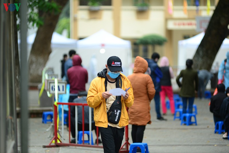 nguoi dan do ve, cac khu vuc test nhanh covid-19 o ha noi tang dot bien hinh 17