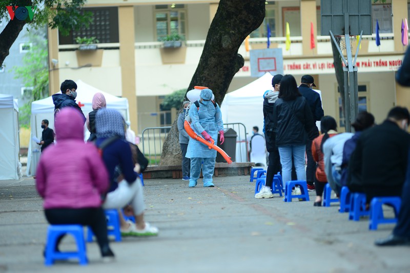 nguoi dan do ve, cac khu vuc test nhanh covid-19 o ha noi tang dot bien hinh 6
