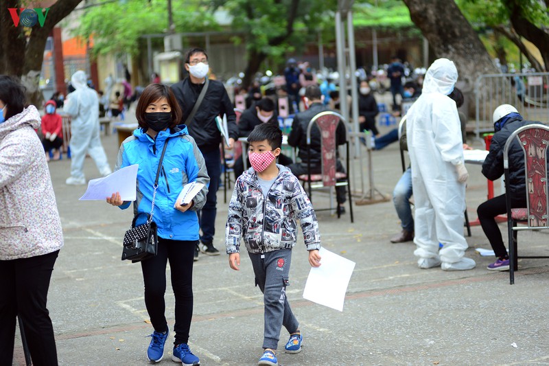 nguoi dan do ve, cac khu vuc test nhanh covid-19 o ha noi tang dot bien hinh 7