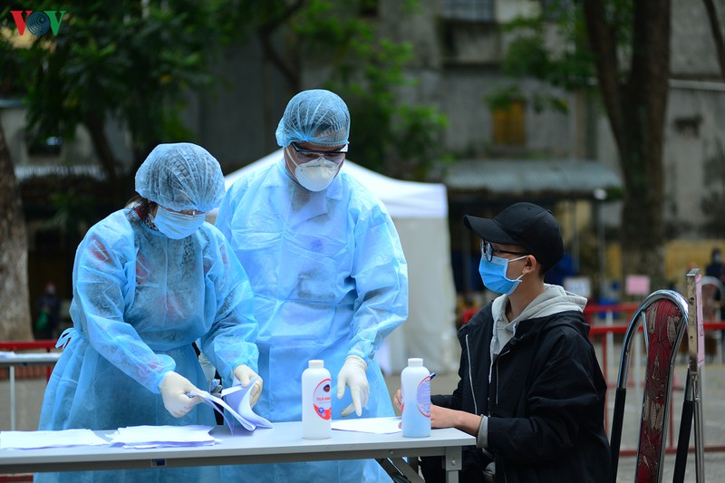 nguoi dan do ve, cac khu vuc test nhanh covid-19 o ha noi tang dot bien hinh 8