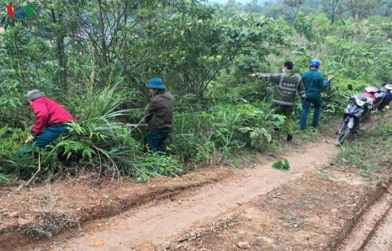 quang ninh da tim thay be trai 2 tuoi ruoi bi lac o rung keo hinh 1