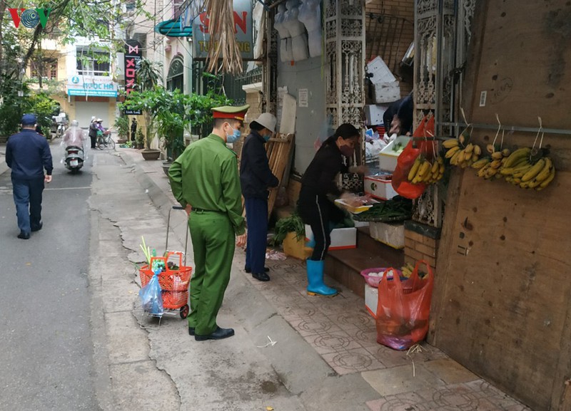 ha noi tiep tuc phun khu khuan, ho tro nguoi dan chong dich covid-19 hinh 16
