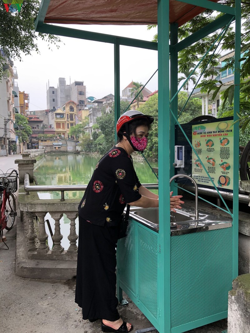 ha noi tiep tuc phun khu khuan, ho tro nguoi dan chong dich covid-19 hinh 11