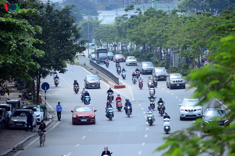 duong pho ha noi dong nghit nguoi trong ngay thu 15 cach ly xa hoi hinh 9