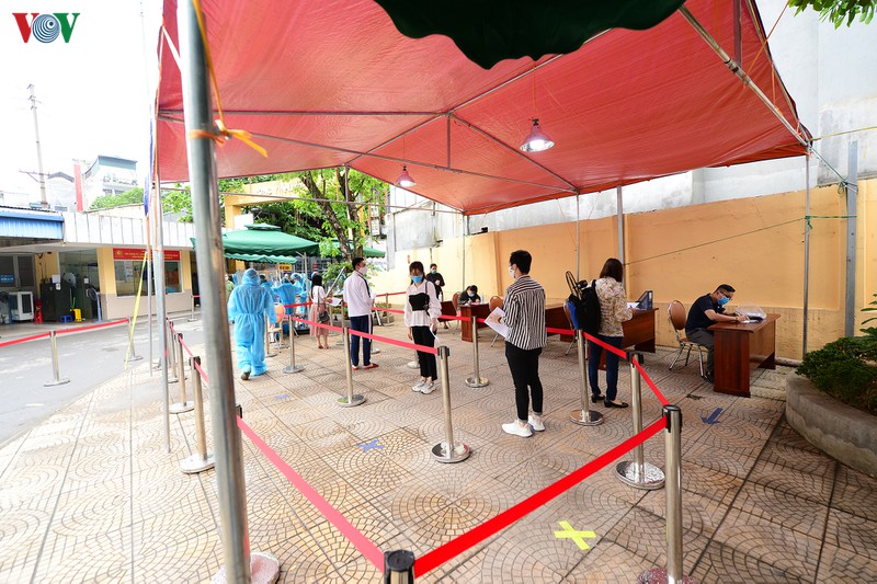 bv phu san ha noi kiem soat chat che, chi cho 1 nguoi nha vao hinh 9
