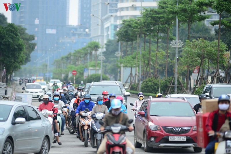 anh: duong pho ha noi van tap nap trong ngay thu 17 cach ly xa hoi hinh 8