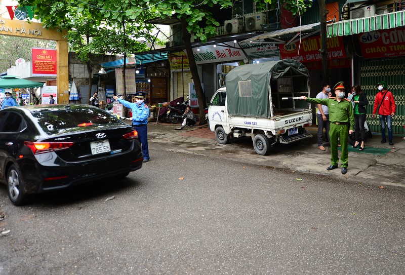 bv phu san ha noi kiem soat chat che, chi cho 1 nguoi nha vao hinh 1