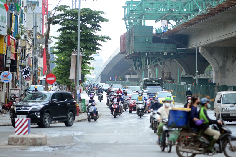 anh: duong pho ha noi van tap nap trong ngay thu 17 cach ly xa hoi hinh 9