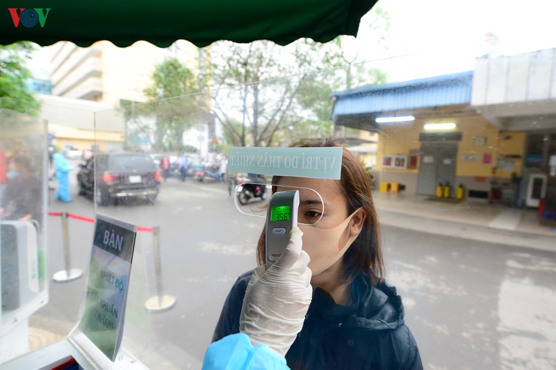 bv phu san ha noi kiem soat chat che, chi cho 1 nguoi nha vao hinh 8