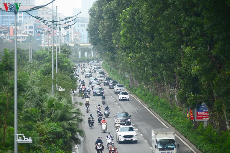 anh: duong pho ha noi van tap nap trong ngay thu 17 cach ly xa hoi hinh 3