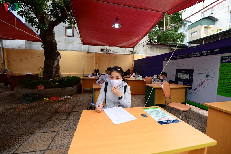 bv phu san ha noi kiem soat chat che, chi cho 1 nguoi nha vao hinh 10