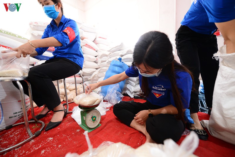 lan toa yeu thuong bang viec nhan ban atm gao tu nam ra bac hinh 8
