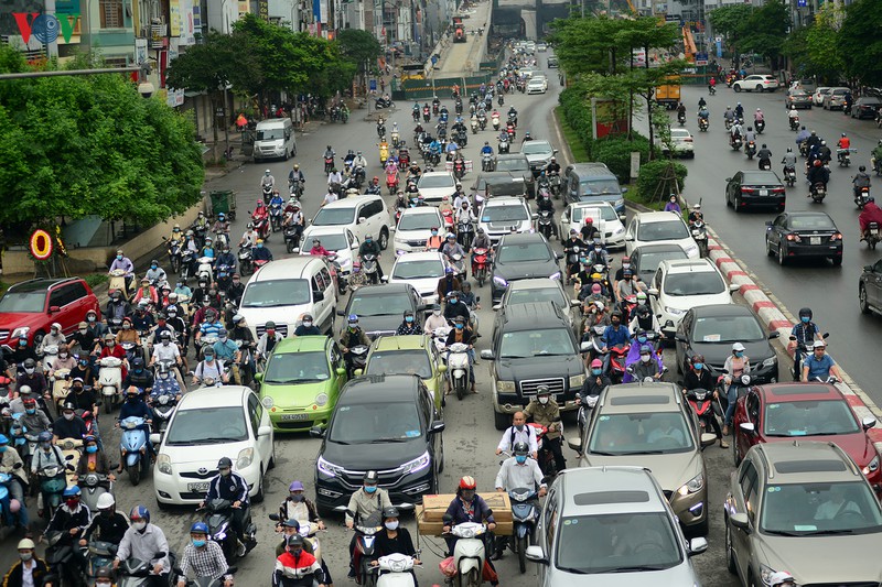 anh: duong pho ha noi dong nghit du thanh pho van o nhom nguy co cao hinh 2