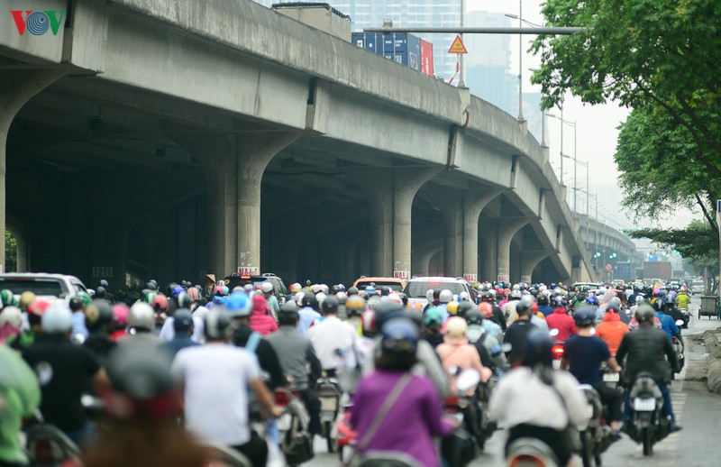 anh: duong pho ha noi dong nghit du thanh pho van o nhom nguy co cao hinh 6