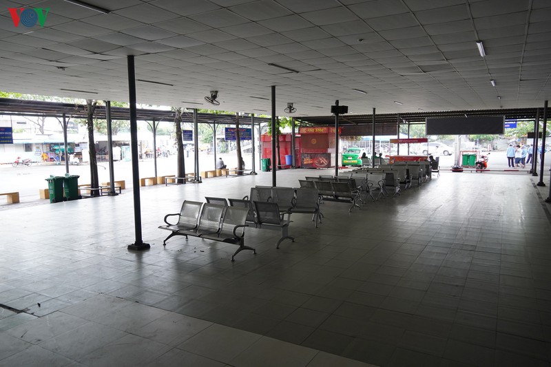 ngay dau hoat dong tro lai, 2 ben xe lon nhat tphcm diu hiu khach hinh 3