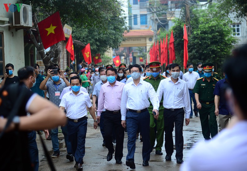 dỡ bỏ cách ly: người dân thôn trí chung (hưng yên) vỡ òa vui sướng hình 5 do bo cach ly: nguoi dan thon tri chung (hung yen) vo oa vui suong hinh 5