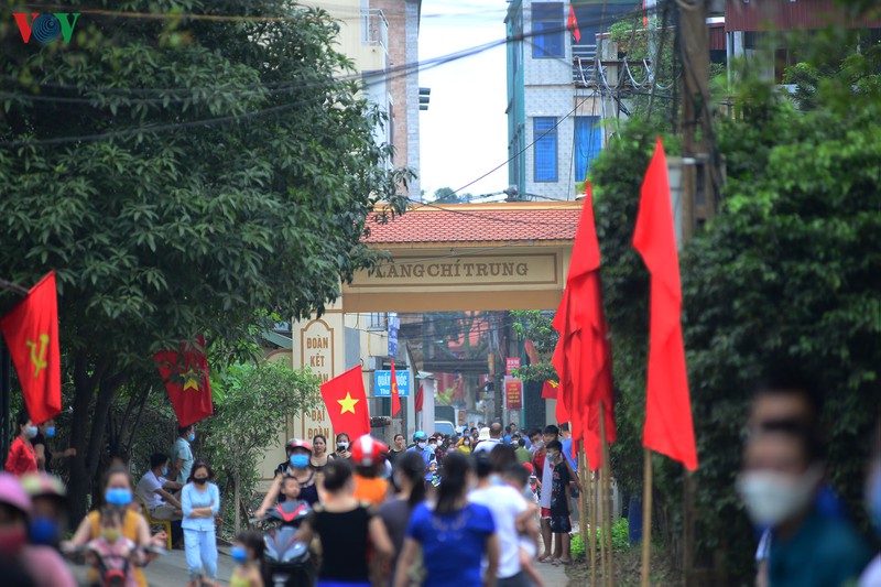 dỡ bỏ cách ly: người dân thôn trí chung (hưng yên) vỡ òa vui sướng hình 23 do bo cach ly: nguoi dan thon tri chung (hung yen) vo oa vui suong hinh 23