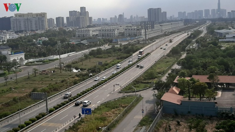 phuong tien vao tp hcm sau nghi le, nhung khong un tac keo dai hinh 1