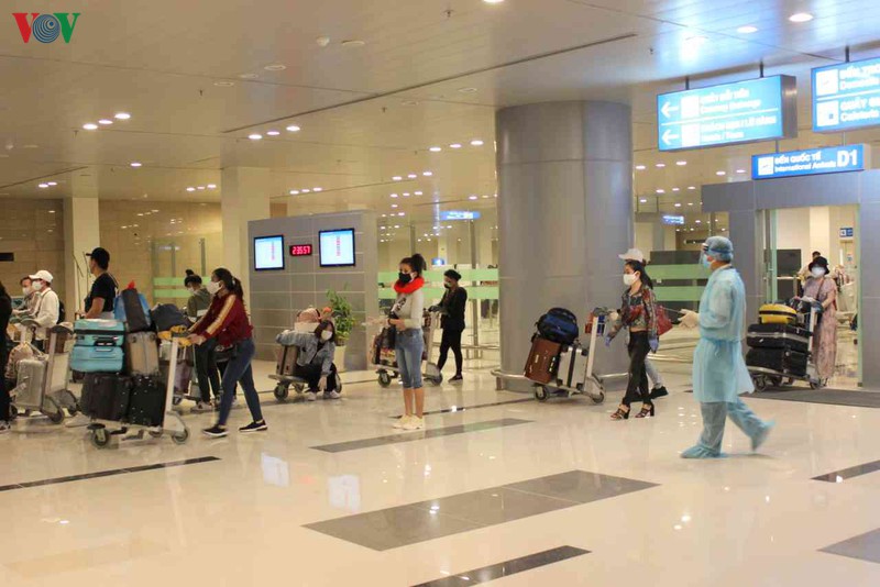 can canh qua trinh don 297 cong dan viet nam tu uae ve nuoc hinh 10