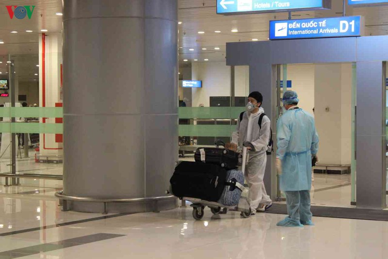 can canh qua trinh don 297 cong dan viet nam tu uae ve nuoc hinh 6
