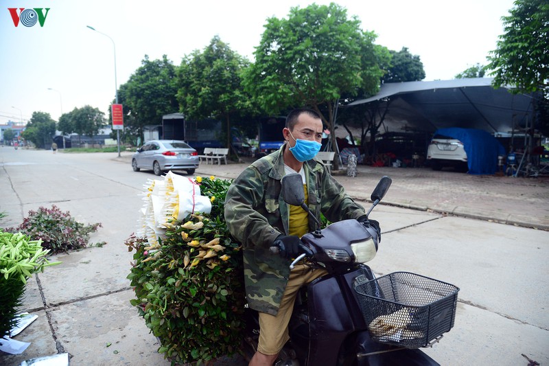nguoi dan thon ha loi gom hoa mau, cho thoi khac do bo cach ly hinh 4
