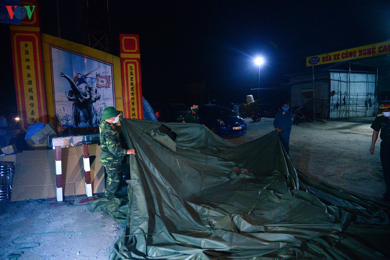 sau khi do bo cach ly, nguoi ha loi cho hoa mau di ban ngay trong dem hinh 5