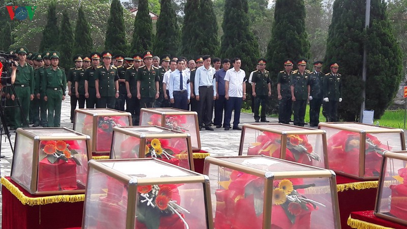 thanh hoa truy dieu, an tang 20 hai cot liet si viet nam hy sinh o lao hinh 1
