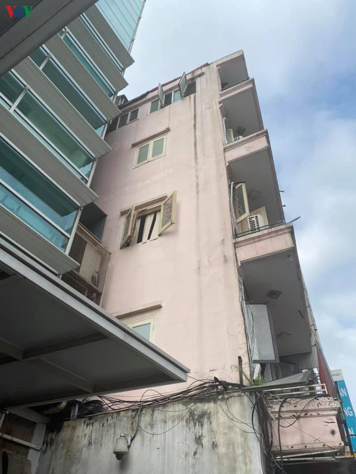 no lon tai 1 nha hang tren pho co ha noi khien nhieu nguoi bi thuong hinh 3