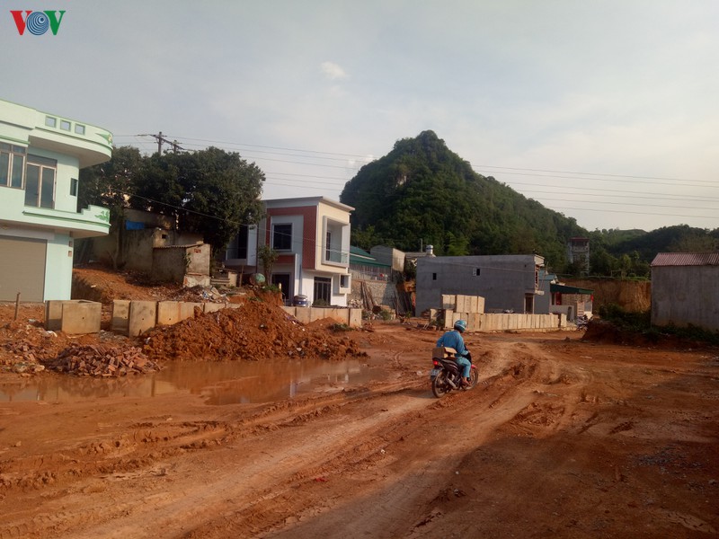 con duong dai chua day 1km o son la - 17 nam chua hoan thanh  hinh 3