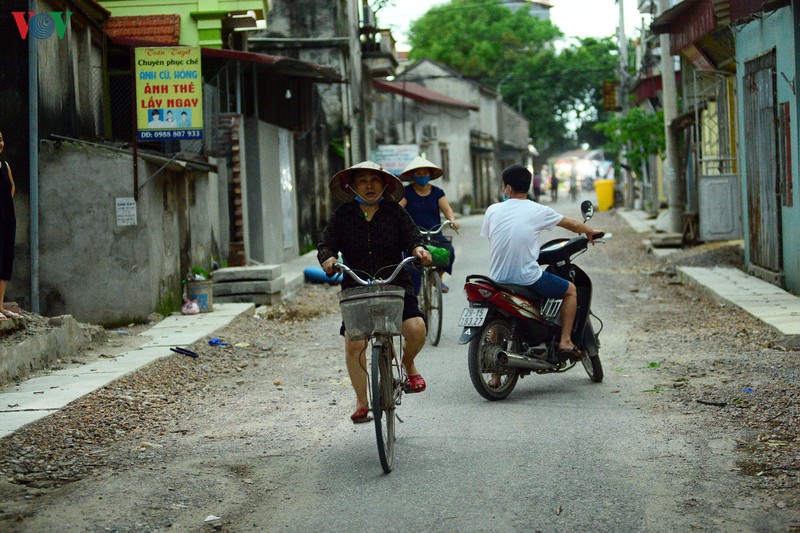 cuoc song nguoi dan dong cuu, ha noi truoc thoi khac do bo cach ly hinh 17