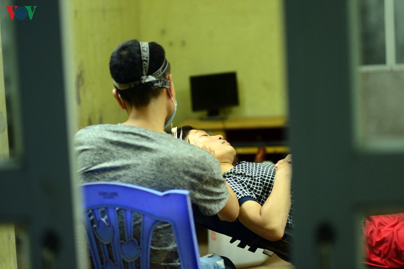 cuoc song nguoi dan dong cuu, ha noi truoc thoi khac do bo cach ly hinh 14