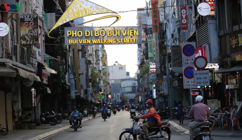 quan bar, nha hang o tphcm chap hanh nghiem bien phap chong dich covid hinh 1