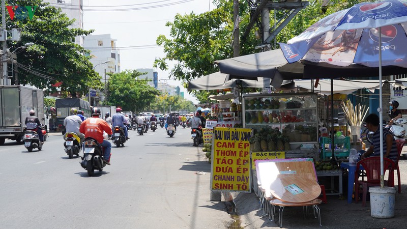 tphcm: nhip song tro lai binh thuong, long duong via he lai bi lan chiem hinh 11