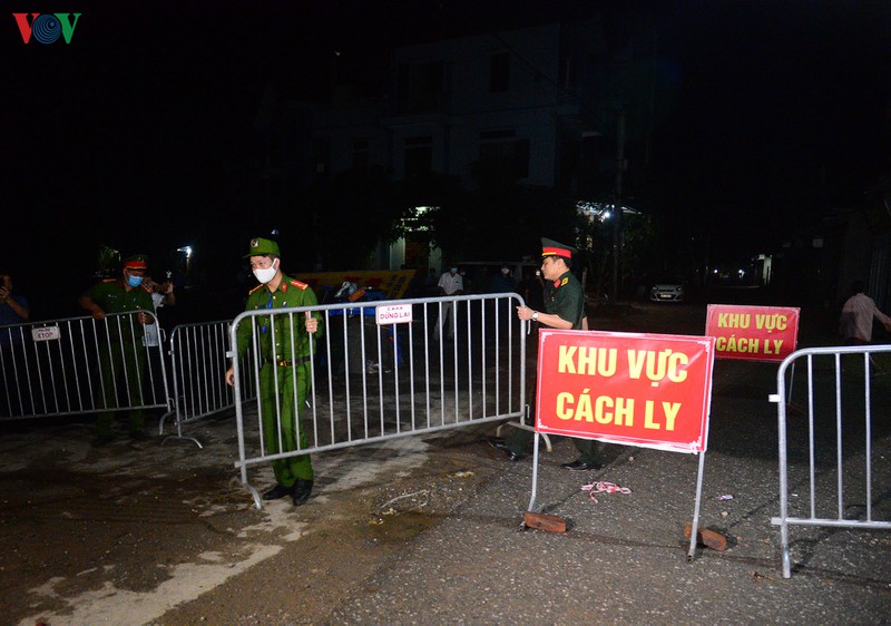 nguoi dan dong cuu vui suong nhu tet nhung van lo bi ky thi hinh 1