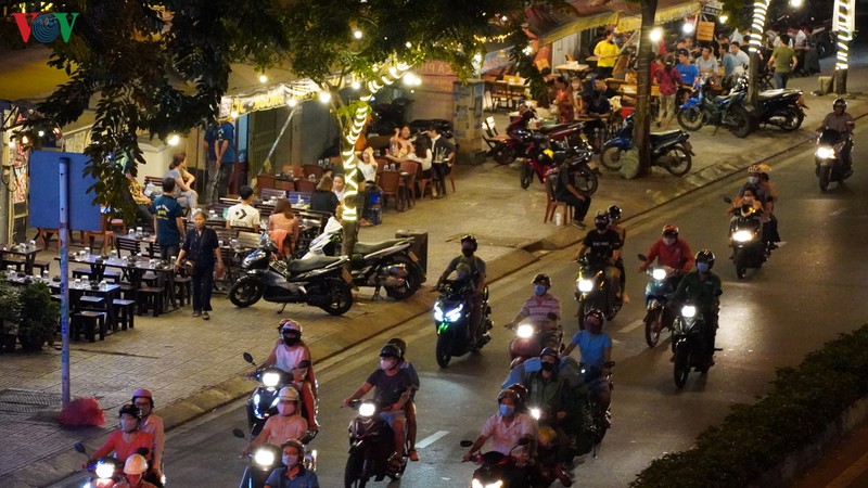 tphcm: nhip song tro lai binh thuong, long duong via he lai bi lan chiem hinh 15