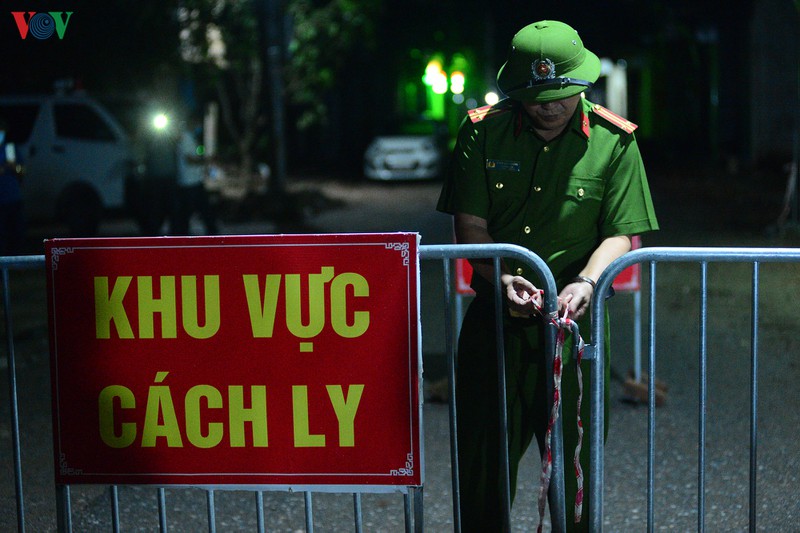 nguoi dan dong cuu vui suong nhu tet nhung van lo bi ky thi hinh 3