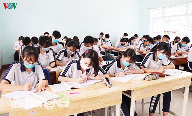 hoc sinh lop 12 tang toc giai doan nuoc rut hinh 1