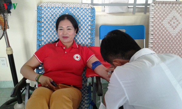 nguoi phu nu gan 100 lan hien mau cuu nguoi o khanh hoa hinh 1
