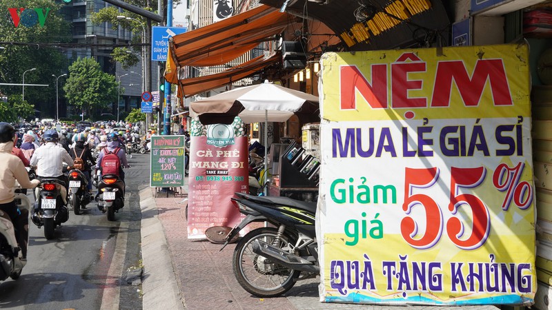 tphcm: nhip song tro lai binh thuong, long duong via he lai bi lan chiem hinh 3