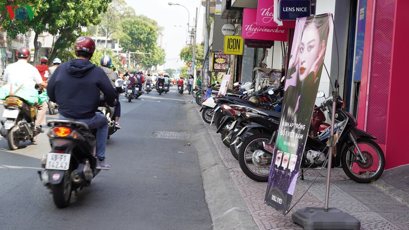 tphcm: nhip song tro lai binh thuong, long duong via he lai bi lan chiem hinh 5