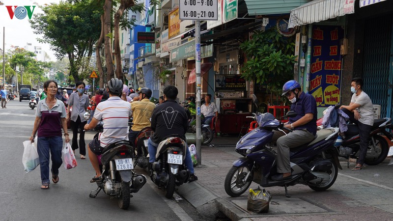 tphcm: nhip song tro lai binh thuong, long duong via he lai bi lan chiem hinh 8