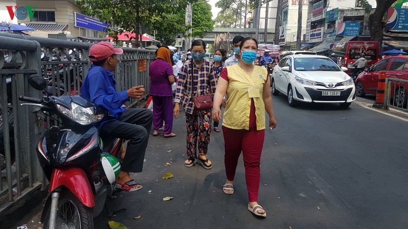 tphcm: nhip song tro lai binh thuong, long duong via he lai bi lan chiem hinh 9