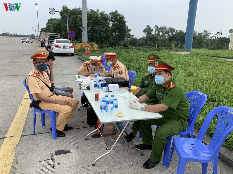 csgt phat hien "ma men" vi pham nong do con o muc khung tren cao toc hinh 1