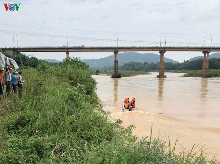 de lai thu "chuc bo me hanh phuc", thanh nien nhay song hieu tu van hinh 2