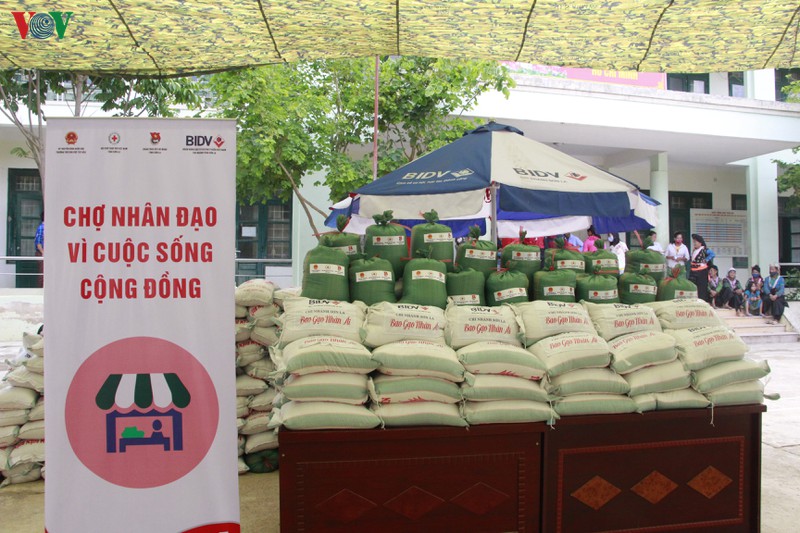 cho nhan dao mang niem vui den xa bien gioi sop cop - son la hinh 2