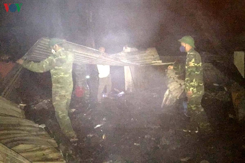 hoa hoan o lai chau thieu rui 3 can nha lien ke trong dem hinh 2