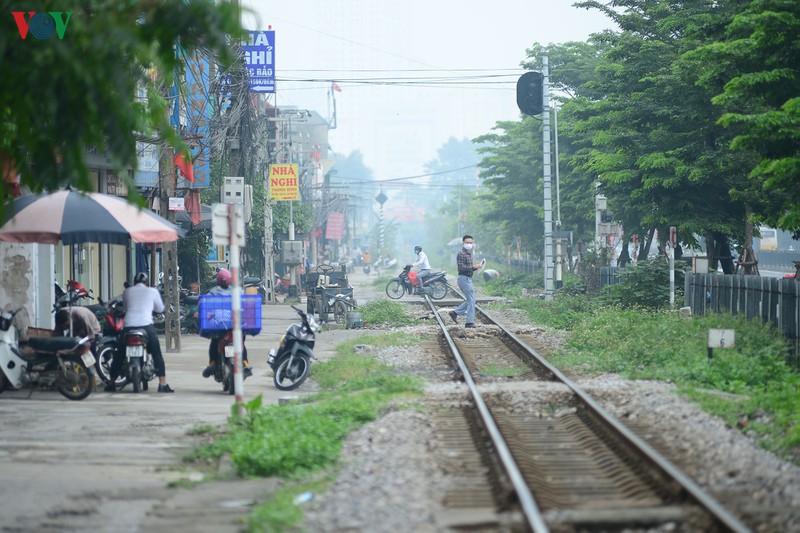 csgt ha noi kiem tra xu ly hang loat vi pham hanh lang duong sat hinh 10