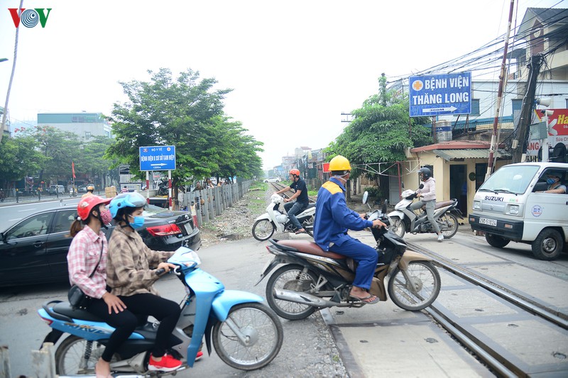 csgt ha noi kiem tra xu ly hang loat vi pham hanh lang duong sat hinh 7