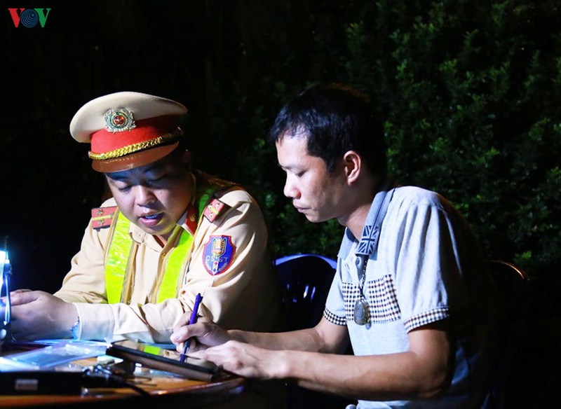 csgt phat hien lai xe say xin, lai duong tinh chat cam tren cao toc hinh 4